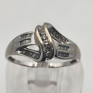 Sun 10 Karat White Gold & Diamond Ring (10.5)